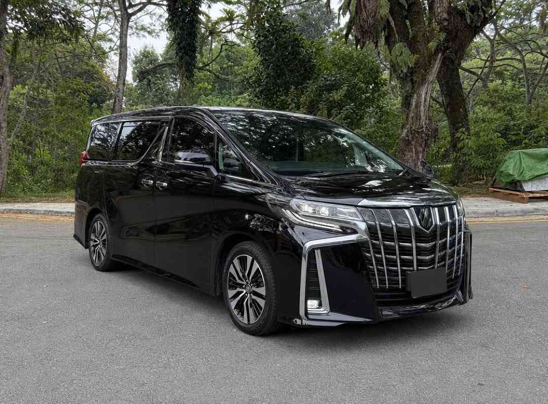 Toyota Alphard 2.5A S C-Package Moonroof (Category: Used Cars) located in Singapore. Submitted by carousell_certified_partners (Listing ID 1461478138, Image 1). Description: Well maintained and immaculate condition S C-Package Edition unit! Premium MPV delivering exceptional comfort, reliability and effortless driving. Highly sought after dual sunroof designed for families, executives and VIP transport in mind. This is the ultimate luxury MPV for