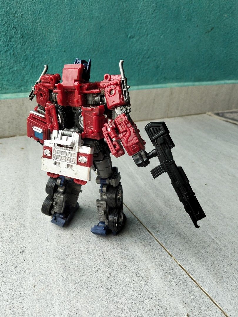 Transformers (Category: Action & Battle Toys) located in Kuantan. Submitted by zikri24 (Listing ID 1461341577, Image 2). Description: condition cun...just Kotor ckit.