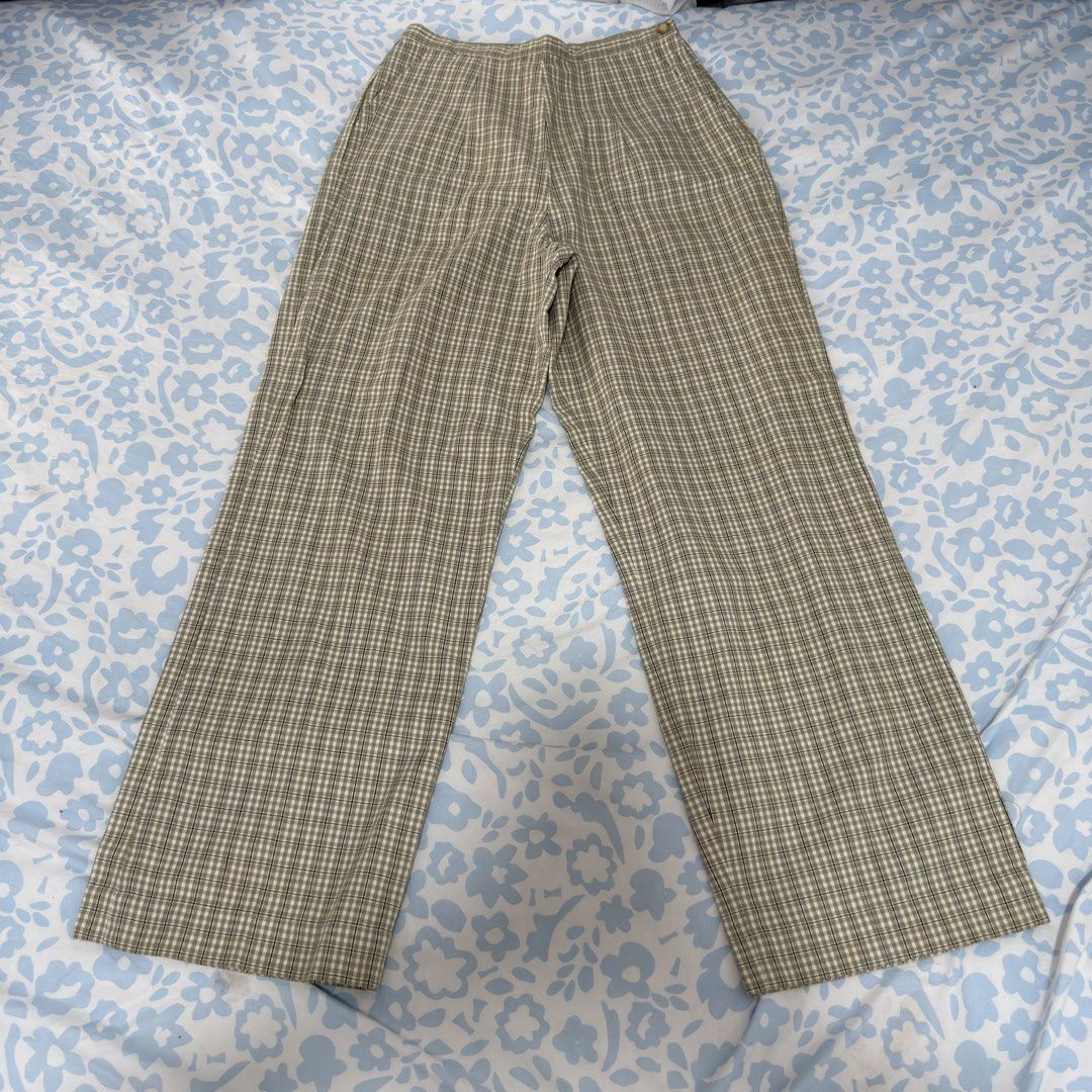Trouser Pants (Category: Other Bottoms) located in Manila. Submitted by declutters.wrdrb (Listing ID 1461391218, Image 1). Description: Size 26-28.