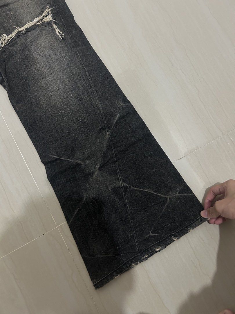 True Religion Joey Big T Flared (Category: Jeans) located in Antipolo. Submitted by sizzurpp.qp (Listing ID 1461512055, Image 2). Description: TRUE RELIGION JOEY BIG T FLARED 32 WAIST 40 LENGTH 10 HEM ANTIPOLO LOC JNT/LALAMOVE!!.