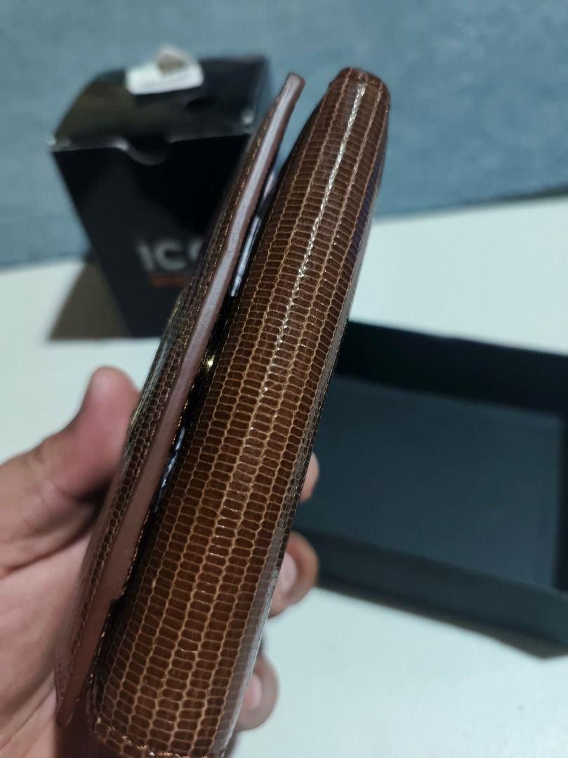 Tumi Brown Lizard Embossed Leather Trifold Wallet (Category: Wallets & Card holders) located in San Leonardo. Submitted by burgossanleonardo.12345 (Listing ID 1461513025, Image 3). Description: - Brand: Tumi - Type: Trifold Wallet - Material: Lizard-embossed leather - Features: Card slots, coin pouch with snap closure - Includes: Original box - Benefit: Great for organizing essentials.