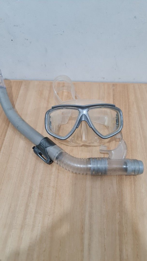 TUSA Mask and Snorkel Set (Category: Water Sports) located in Caloocan City. Submitted by royaldragon_d59aba (Listing ID 1461516772, Image 2). Description: - TUSA Snorkel Mask and Tube Set - Clear Lens Mask for unobstructed views - Flexible Snorkel Tube for comfort - Ideal for swimming and diving - Perfect for your next beach or pool trip.