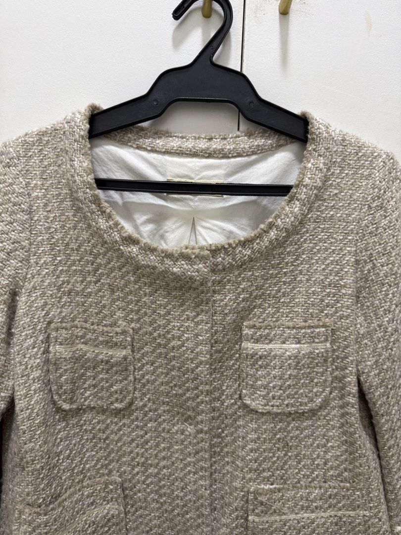 Tweed Cropped Jacket with Pockets (Category: Coats, Jackets and Outerwear) located in Noveleta. Submitted by andreapallera (Listing ID 1461482209, Image 2). Description: - Lightweight tweed fabric - Cropped silhouette - Three-quarter sleeves - Button-up closure - Ideal for layering over tops or dresses - Versatile for casual and smart outfits.