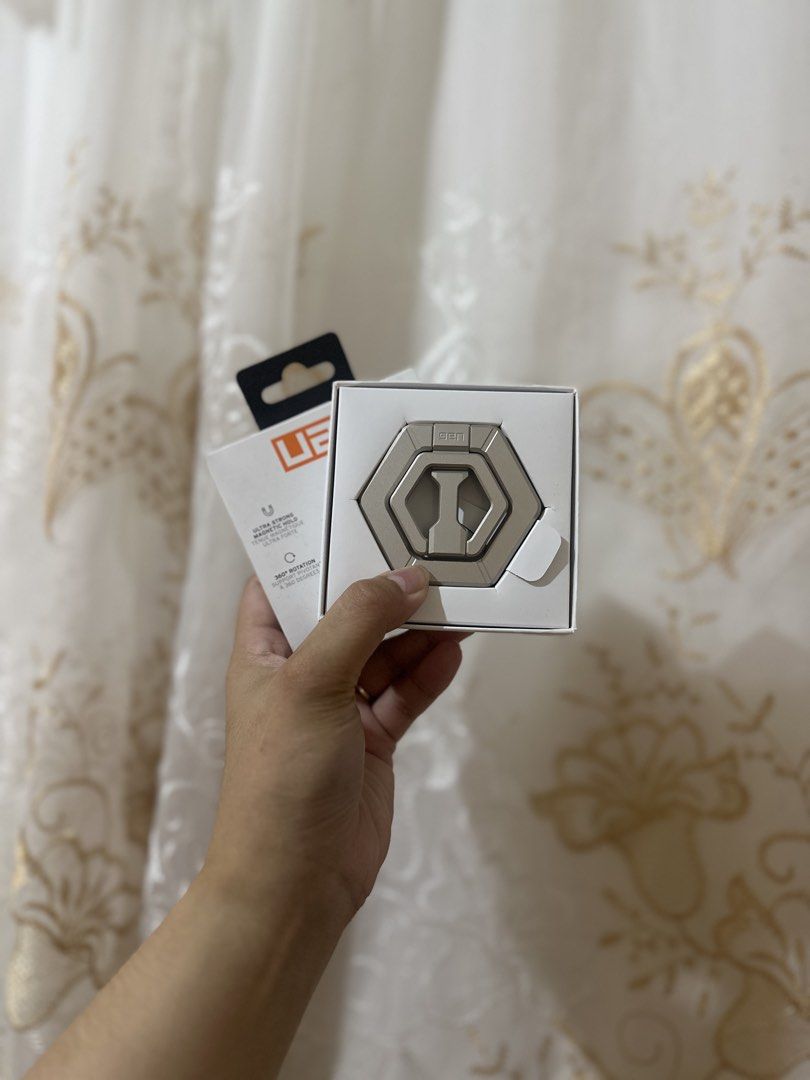 UAG MAGNETIC RING (Category: Mounts & Holders) located in San Pedro. Submitted by aira_unica (Listing ID 1461338502, Image 2). Description: Bought it for 2k+ sa website 💯money back of proven fake.