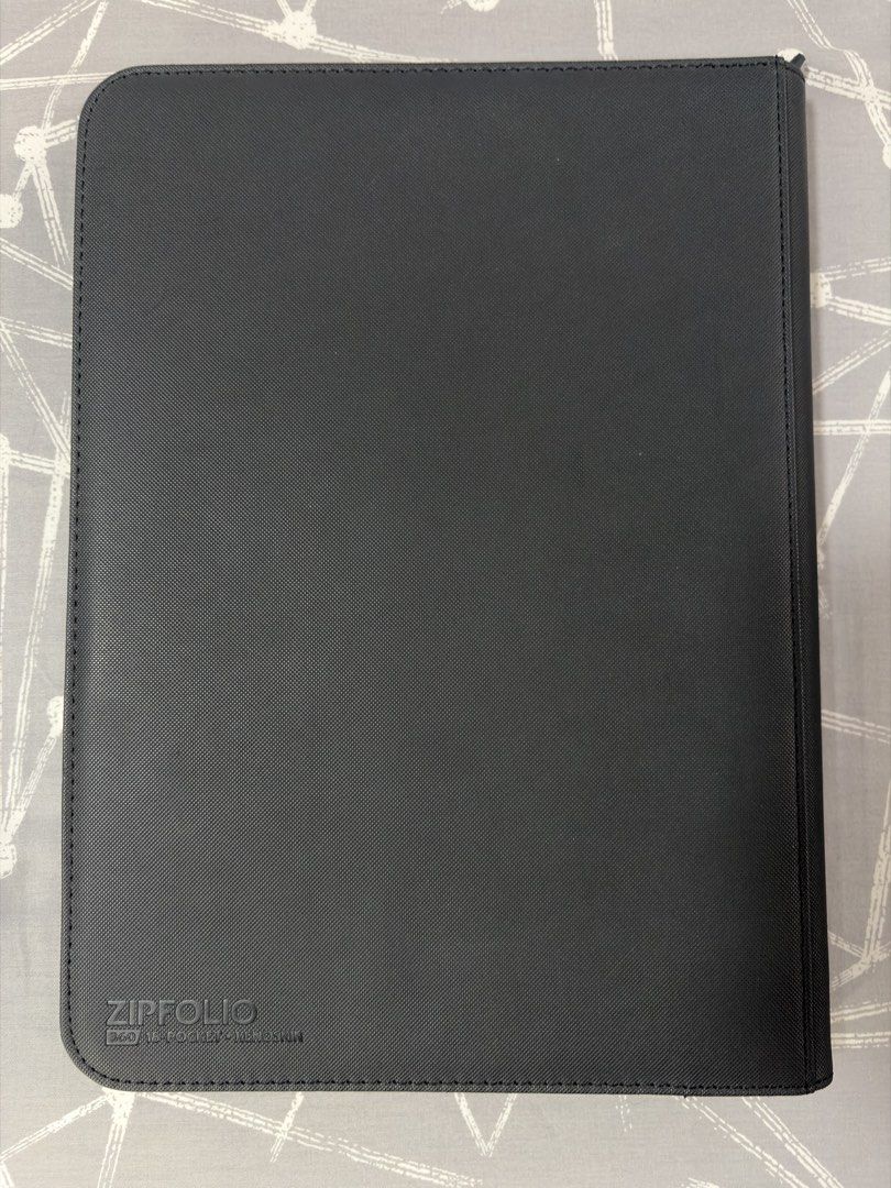 Ultimate Guard ZipFolio 360 Xenoskin (Category: Other Stationery & Craft) located in Muntinlupa City. Submitted by jhurrific (Listing ID 1461454954, Image 2). Description: Ultimate Guard ZipFolio 360 Xenoskin - 18 Pockets *Payment First: Bank Transfer or GCash *Buyer handles and shoulders shipping.