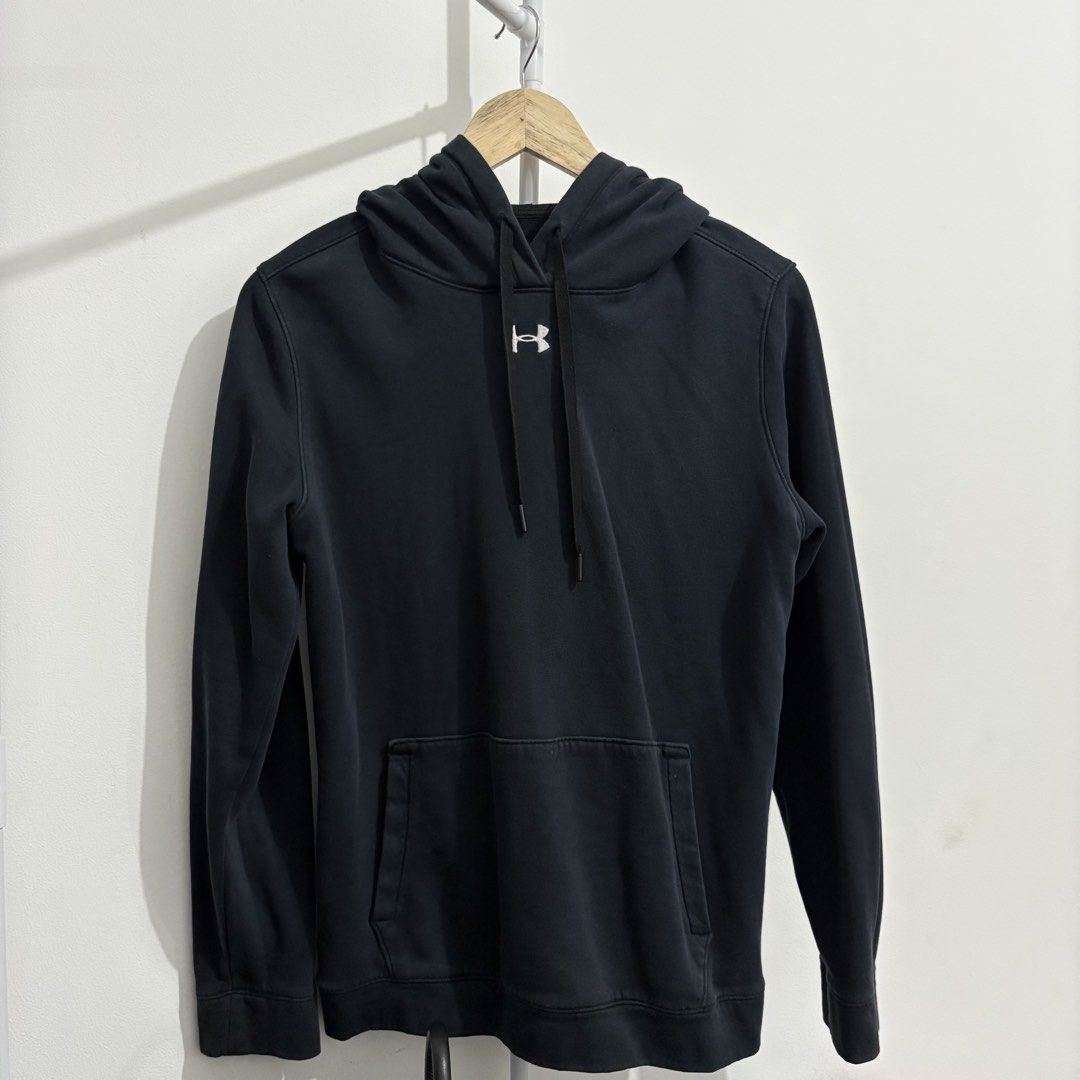 Under Armour Black Hoodie SM/P/C (Category: Coats, Jackets and Outerwear) located in Quezon City. Submitted by thisisshobe (Listing ID 1461476721, Image 1). Description: 🌊 NOTE: Kindly read the reminders posted in the product slideshow. Follow us on our Social Media Page: Sunny Clothing PH 🌞 ——— 💫 Product Information • Brand: Under Armohs • Size: Medium • Details: Cotton Fabric.