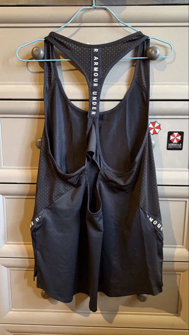 Under Armour Black Racerback Tank Top (Category: Sleeveless) located in La Trinidad. Submitted by kijupiter.ph (Listing ID 1461459440, Image 2). Description: - Black Under Armour tank top - Racerback style - Mesh details on sides and back for breathability - Under Armour logo prominently displayed on the front - "Under Armour" text featured on the side bands - Ideal for workouts, sports, or casual everyday wear Shipping via LBC (fixed ₱150) - ple