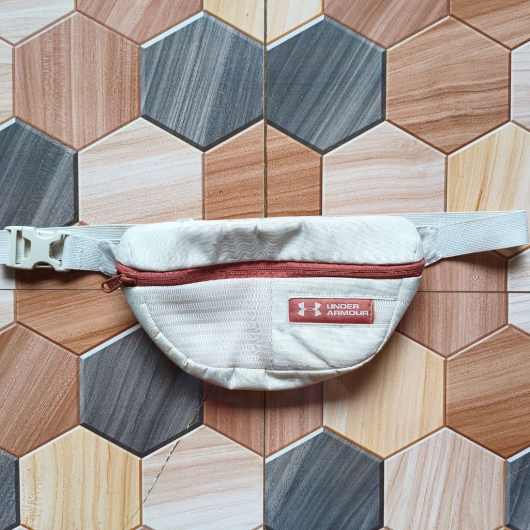 Under Armour Off White Body Bag (Category: Belt bags, Clutches and Pouches) located in Maramag. Submitted by thrifty777 (Listing ID 1461533990, Image 1). Description: Authentic Under Armour Slightly Used Location Maramag Bukidnon.