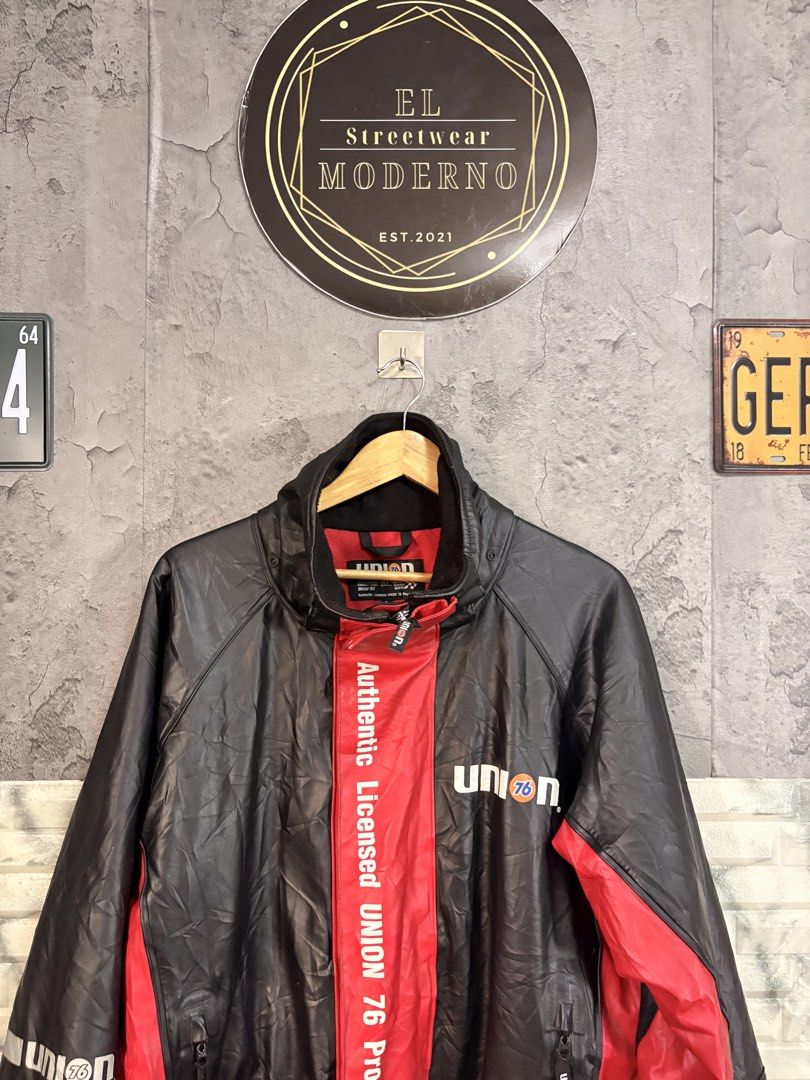 Union 76 Racing Jacket (Category: Coats, Jackets and Outerwear) located in Imus. Submitted by noblefish.b1bfd2 (Listing ID 1461484585, Image 3). Description: Union 76 Racing Jacket Authentic Licensed Product PU Leather Material XL 26x29.