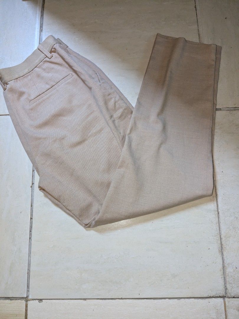 Uniqlo Ankle pants (Category: Other Bottoms) located in Iloilo. Submitted by seoltang_0000 (Listing ID 1461328503, Image 1). Description: Preloved Uniqlo Ankle Pants -like new condition - size M - One of my fave but doesn't fit anymore -bought around 1k plus in SM City.