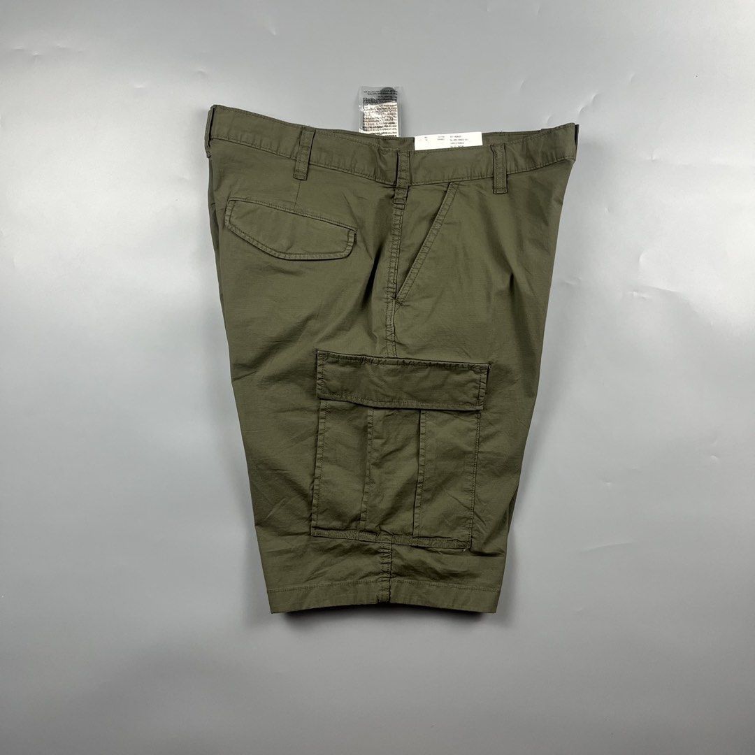 Uniqlo Cargo Shorts (Category: Activewear) located in Los Banos. Submitted by 4030.archives. (Listing ID 1461491381, Image 3). Description: Uniqlo Cargo Shorts 1000 Pesos Fits 32-34 waistline Length : 21.5 inches Hem : 12 inches Brandnew .