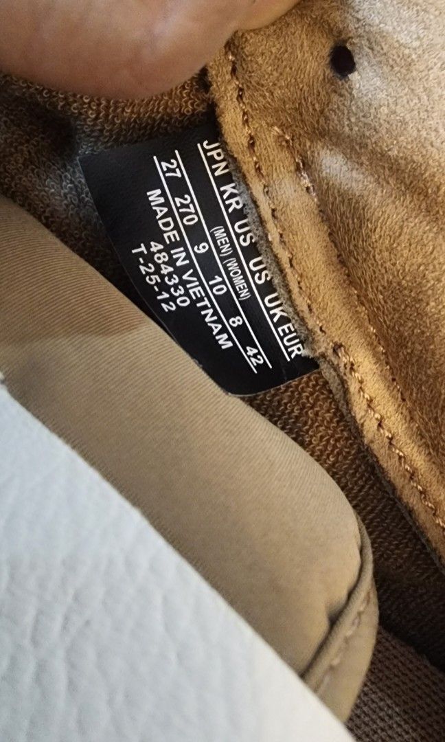 Uniqlo Combination Sneakers (Category: Sneakers) located in Makati City. Submitted by culori1.8 (Listing ID 1461466475, Image 3). Description: brand new rfs nagbago isip US 9 M.