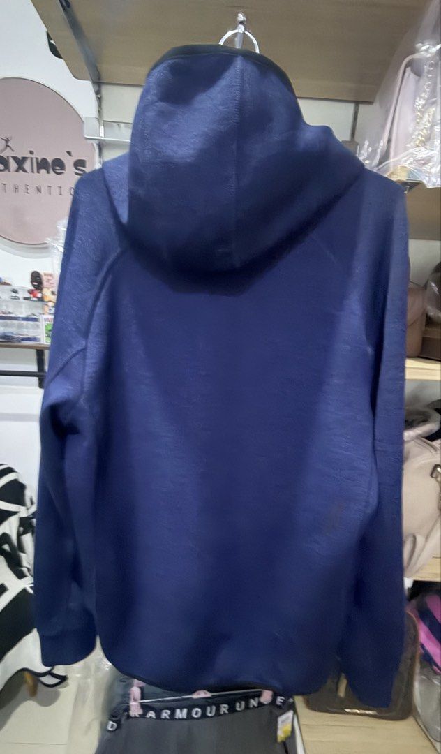 Uniqlo dry tech jacket (Category: Coats, Jackets and Outerwear) located in Pinamalayan. Submitted by danilotubero08 (Listing ID 1461428958, Image 2). Description: Size xl on tag like new.