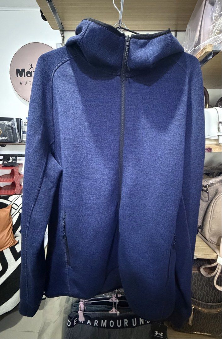 Uniqlo dry tech jacket (Category: Coats, Jackets and Outerwear) located in Pinamalayan. Submitted by danilotubero08 (Listing ID 1461428958, Image 1). Description: Size xl on tag like new.