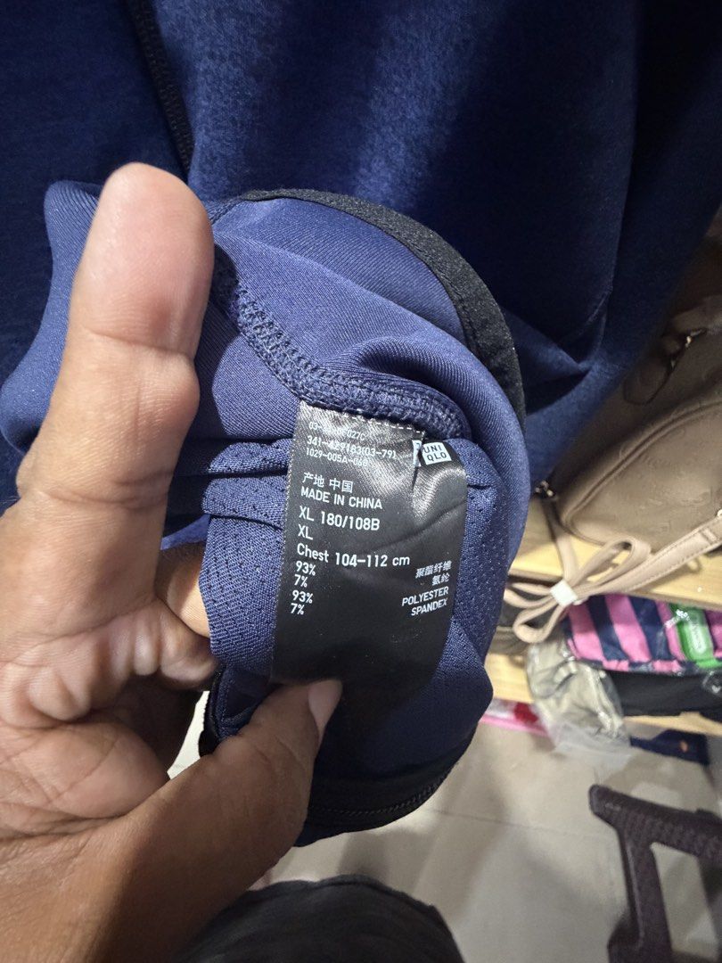Uniqlo dry tech jacket (Category: Coats, Jackets and Outerwear) located in Pinamalayan. Submitted by danilotubero08 (Listing ID 1461428958, Image 3). Description: Size xl on tag like new.