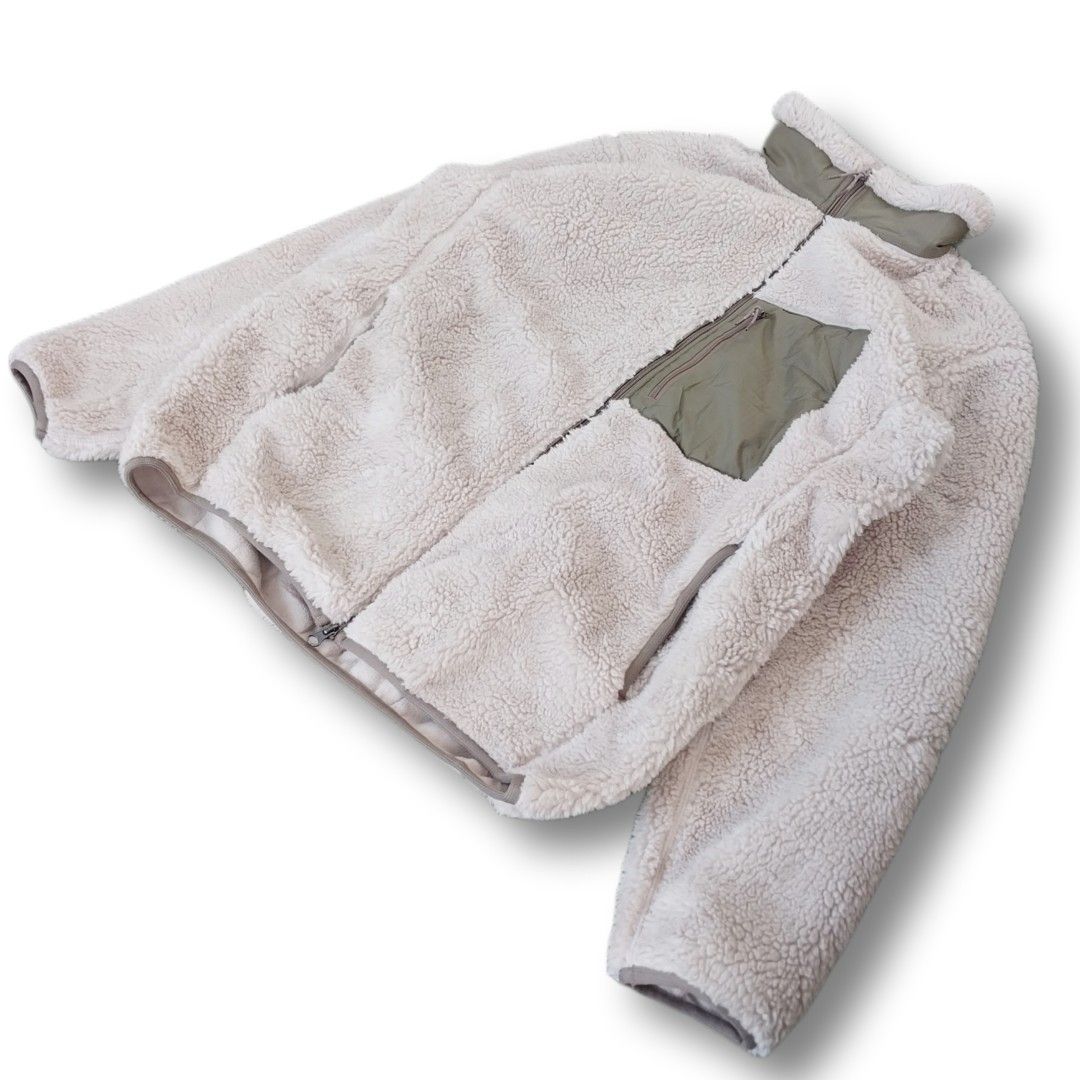 Uniqlo Fleece Zip-Up Jacket (Category: Coats, Jackets and Outerwear) located in Cavite. Submitted by spinfits (Listing ID 1461354405, Image 2). Description: - Super cozy cream fleece jacket - Olive green chest pocket with zipper - Two side pockets - Contrasting trim on collar and cuffs - Ideal for layering - Features a YKK zipper Size: L-XL (Width: 25") (Lenght: 29") INCHES Condition: (Lightly used) Color rate: 9/10 Issues: None 📩 DM for more in