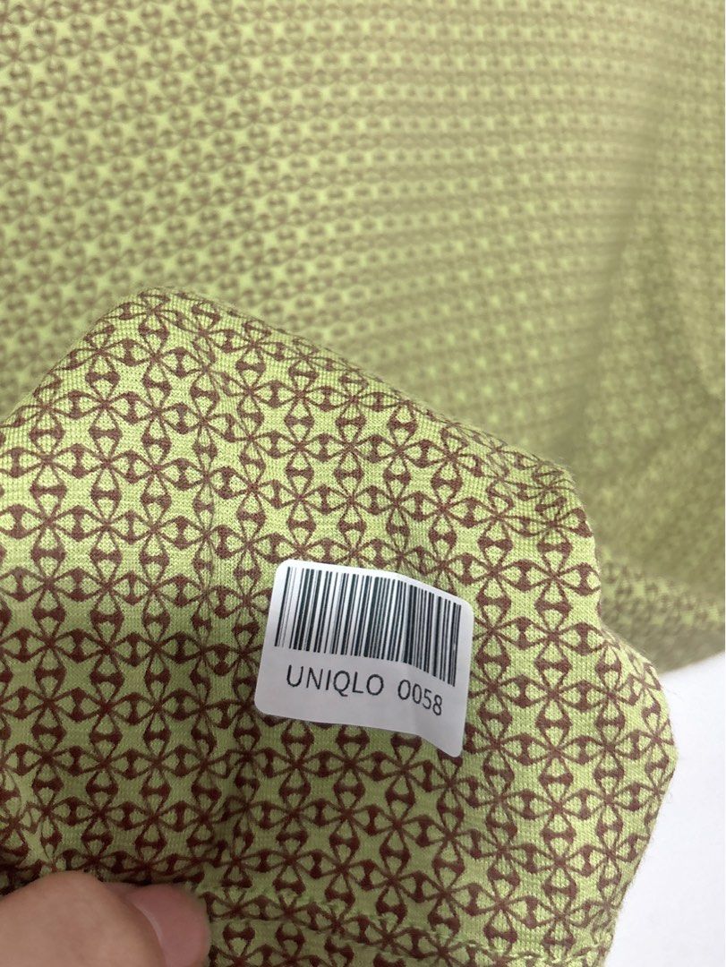 UNIQLO Heattech Green M 0058 (Category: Longsleeves) located in Silang. Submitted by altbaddie6 (Listing ID 1461499623, Image 2). Description: .