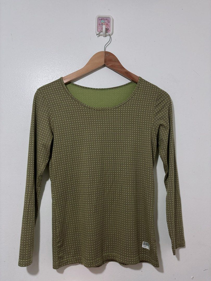 UNIQLO Heattech Green M 0058 (Category: Longsleeves) located in Silang. Submitted by altbaddie6 (Listing ID 1461499623, Image 1). Description: .
