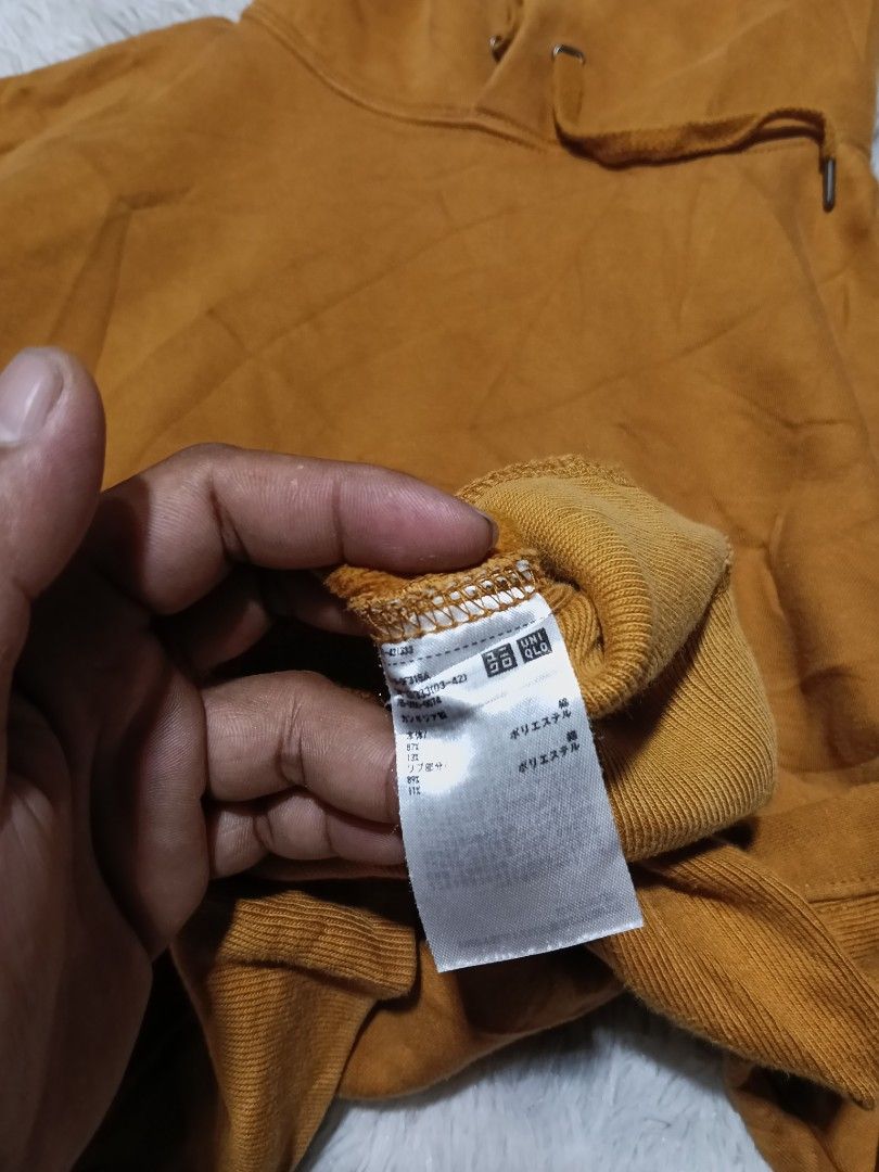 UNIQLO HOODIE (Category: Coats, Jackets and Outerwear) located in San Carlos City. Submitted by wilburstthriftstore (Listing ID 1461393071, Image 3). Description: UNIQLO HOODIE SIZE LARGE W22 | L23½ EXCELLENT CONDITION 👌🏾 ₱250 + sf.