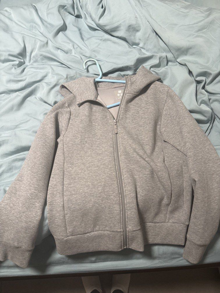 Uniqlo jacket （分類：外套及戶外衣服）位於 Hong Kong。 由 cosmic.interesting 提交（商品編號 1461503452，圖片 1）。簡介： Size 160。