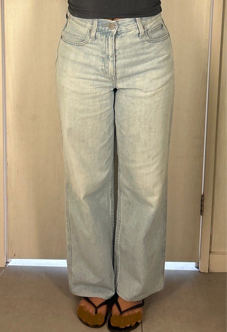 Uniqlo jeans (Category: Jeans) located in Cebu City. Submitted by wednesday_wear (Listing ID 1461541337, Image 1). Description: - Light wash denim jeans - Wide leg, comfortable fit - High waisted style - Size 23-24.