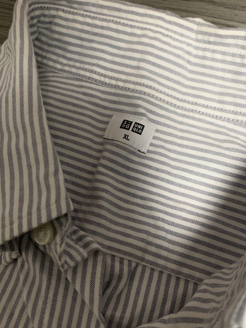 Uniqlo long-sleeve button-up shirt (Category: Formal Shirts) located in Manila. Submitted by marvzz088 (Listing ID 1461478732, Image 3). Description: .