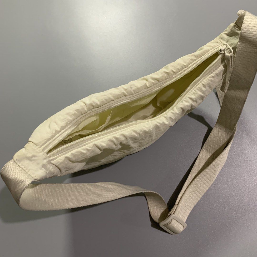 Uniqlo nylon bag (Category: Sling Bags) located in Davao. Submitted by jandyfuert21303 (Listing ID 1461502170, Image 2). Description: Excellent condition No issues Need wash only Ganda neto .