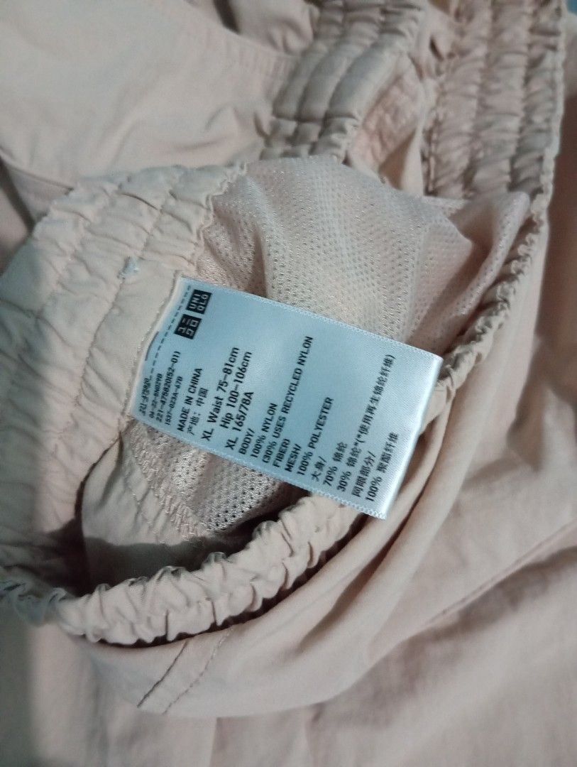 Uniqlo Peach Lightweight Pants (Category: Joggers) located in Mangaldan. Submitted by ig_thriftnidrei (Listing ID 1461352450, Image 3). Description: Uniqlo lightweight pink xl on tag w: 26-38 in (lace) l: 37.5 in hem: 10 in adjustable condi: 9.5/10.