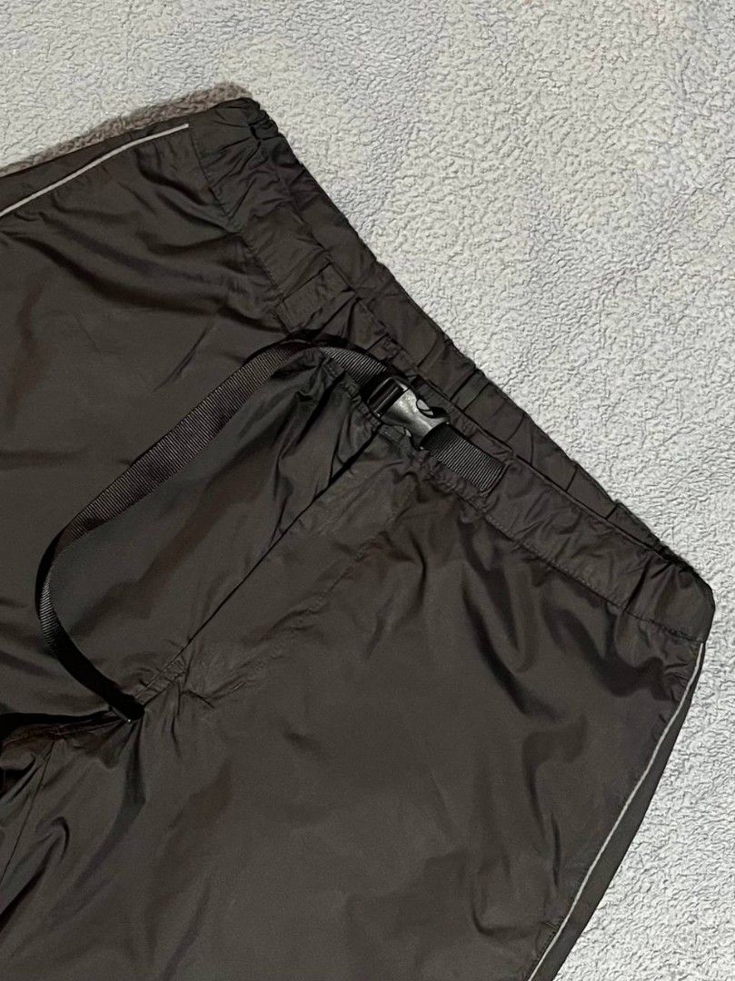 Uniqlo Utility Pants (Category: Activewear) located in Pili. Submitted by kuysgi (Listing ID 1461493735, Image 2). Description: Uniqlo Utility Pants Size: Large on tag Waistline: 34-38 Length: 43 Leg Opening: 9.5 No issue Good as new Condition.