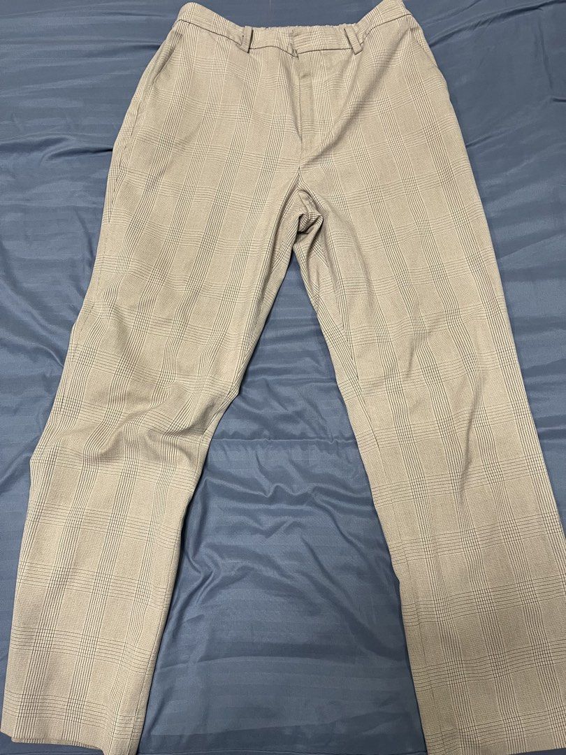 Uniqlo White Smart Ankle Pants (Category: Other Bottoms) located in Manila. Submitted by ngnony (Listing ID 1461409532, Image 1). Description: .