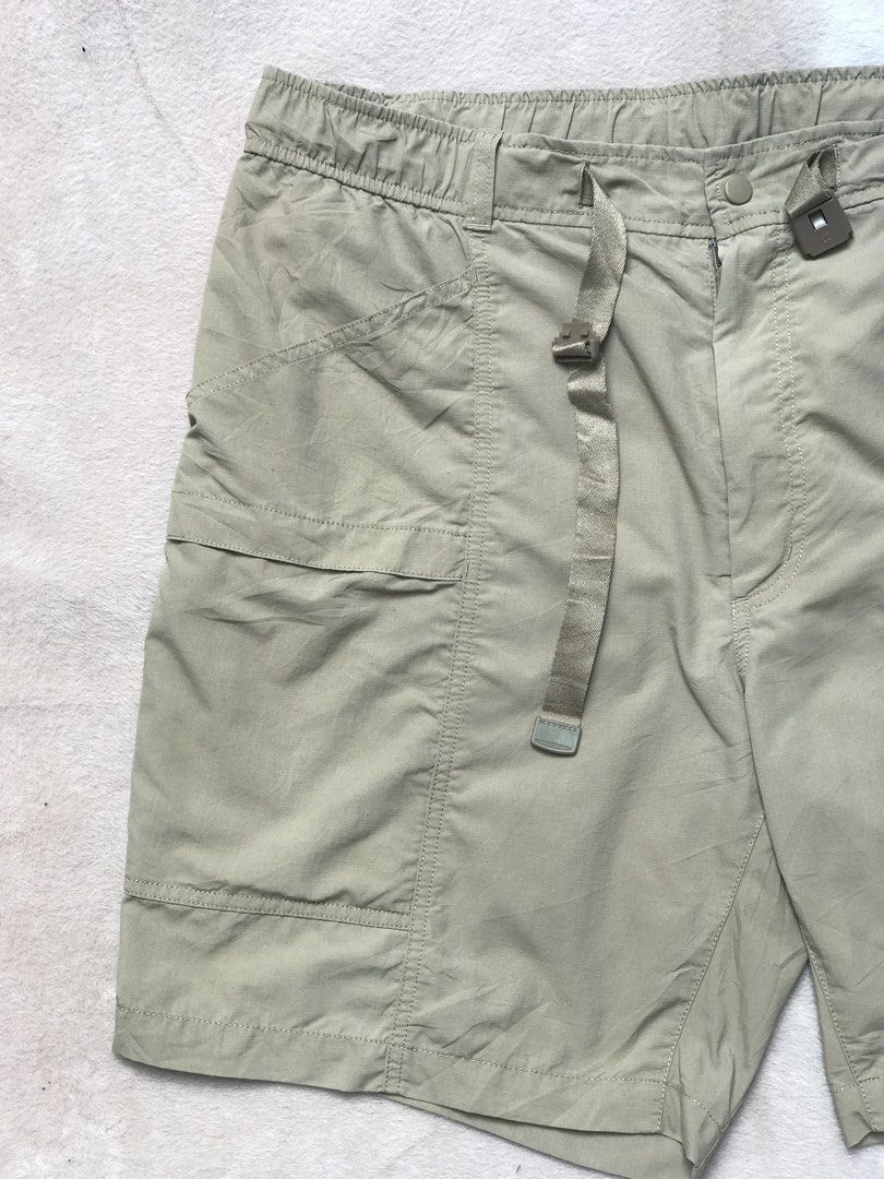 Unisex nylon utility geared short (Category: Shorts) located in Alicia. Submitted by aljaber43 (Listing ID 1461400377, Image 3). Description: Uniqlo Nylon utility geared short Waist 30-36 Length 19.5 Leg opening 12.5 Excellent condition Good as new.