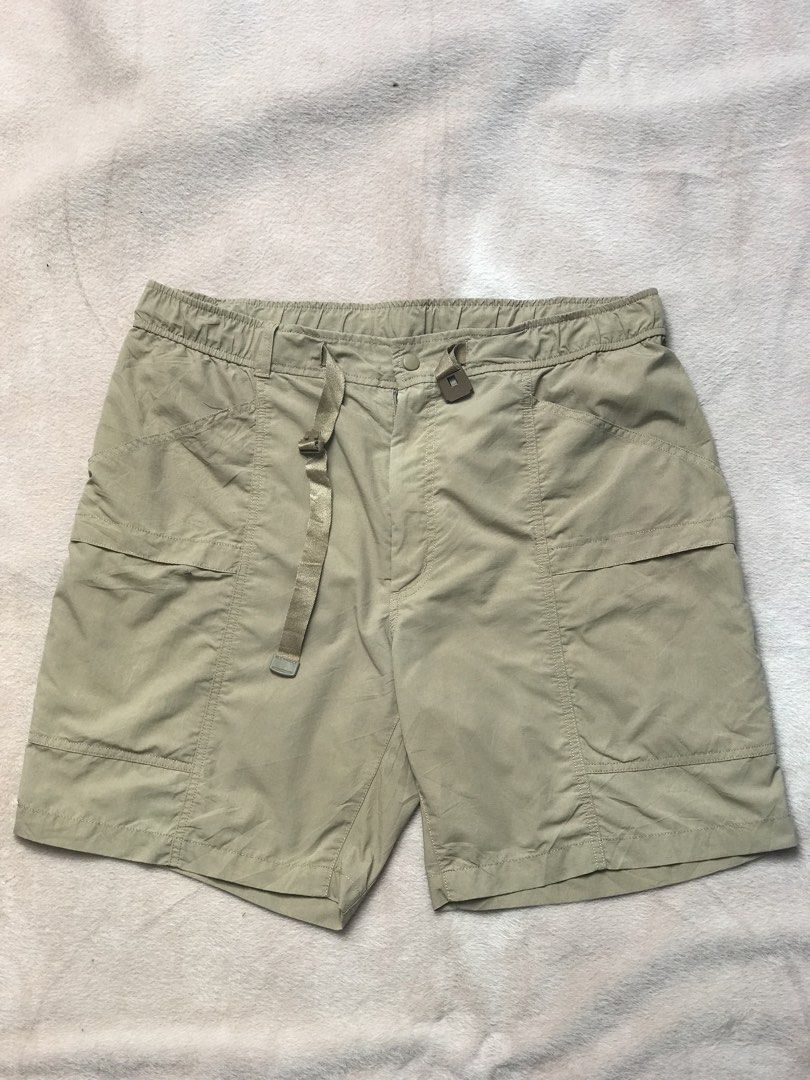Unisex nylon utility geared short (Category: Shorts) located in Alicia. Submitted by aljaber43 (Listing ID 1461400377, Image 1). Description: Uniqlo Nylon utility geared short Waist 30-36 Length 19.5 Leg opening 12.5 Excellent condition Good as new.