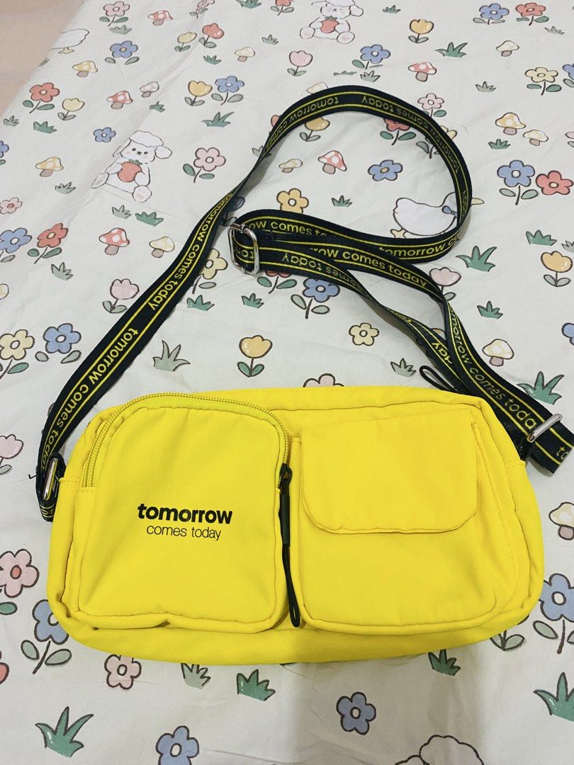 Unisex Sling Bag (Category: Cross-body Bags) located in Manila. Submitted by qamilluxe (Listing ID 1461334541, Image 1). Description: Super nice, madami compartment.