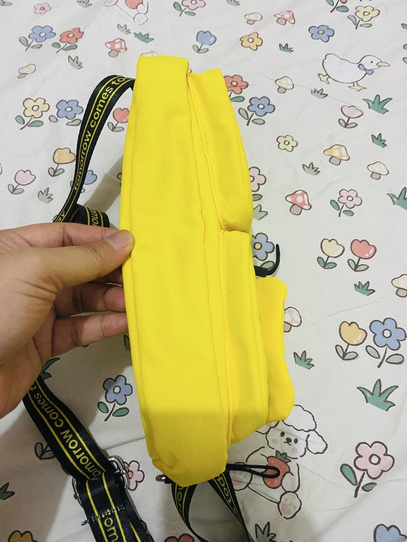 Unisex Sling Bag (Category: Cross-body Bags) located in Manila. Submitted by qamilluxe (Listing ID 1461334541, Image 3). Description: Super nice, madami compartment.
