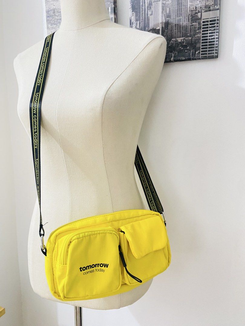 Unisex Sling Bag (Category: Cross-body Bags) located in Manila. Submitted by qamilluxe (Listing ID 1461334541, Image 2). Description: Super nice, madami compartment.