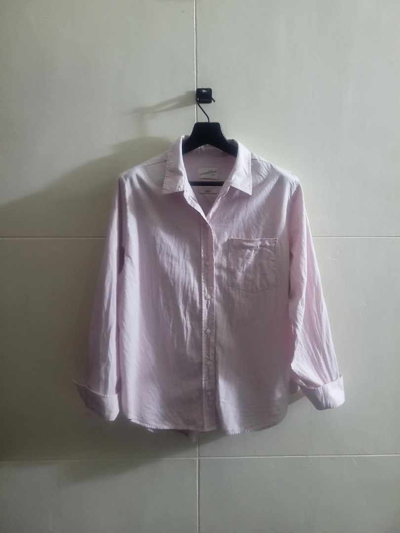 Universal Thread Classic Fit (Category: Blouses) located in Los Banos. Submitted by lopecruz (Listing ID 1461459246, Image 2). Description: 22"armpit laid flat 24"length like new no flaws M-L.