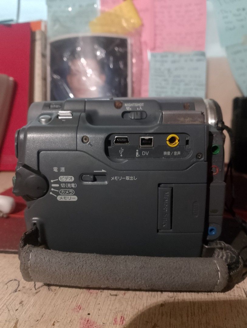 Untested Sony (no charger and batt) (Category: Video Cameras) located in Manila. Submitted by allaboutcollections (Listing ID 1461336757, Image 2). Description: as is untested Wala ng charger for VHS makinis pa screen .
