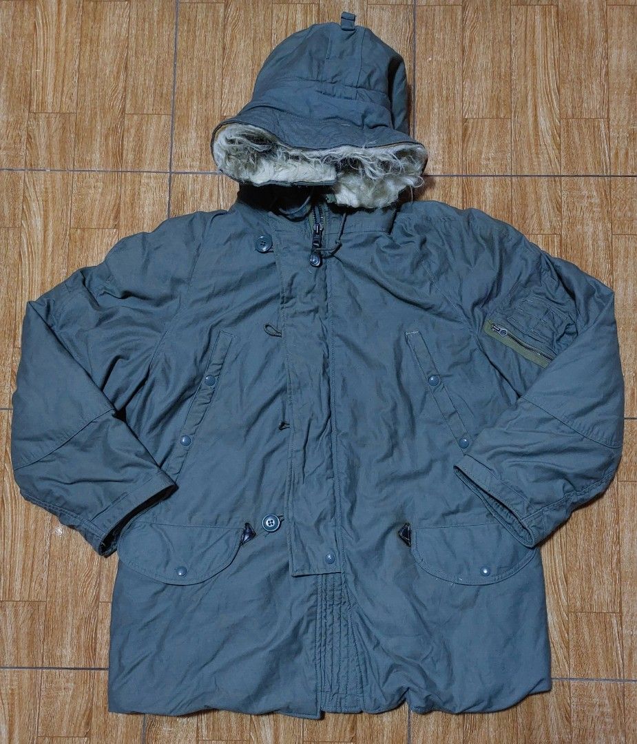 1975 US Air Force ECW Jacket (Category: Coats, Jackets and Outerwear) located in Baguio. Submitted by wagwagan_001 (Listing ID 1461558443, Image 1). Description: excellent medium 25 x 32.