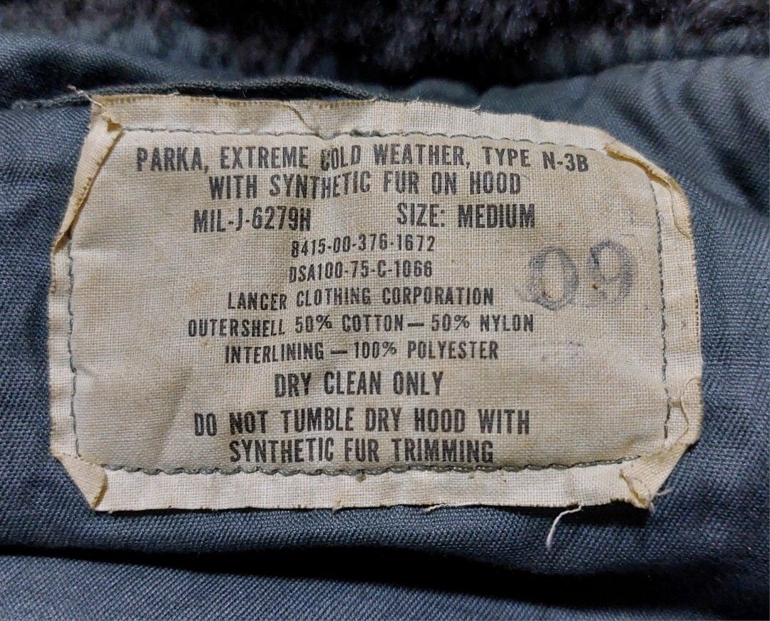 1975 US Air Force ECW Jacket (Category: Coats, Jackets and Outerwear) located in Baguio. Submitted by wagwagan_001 (Listing ID 1461558443, Image 3). Description: excellent medium 25 x 32.