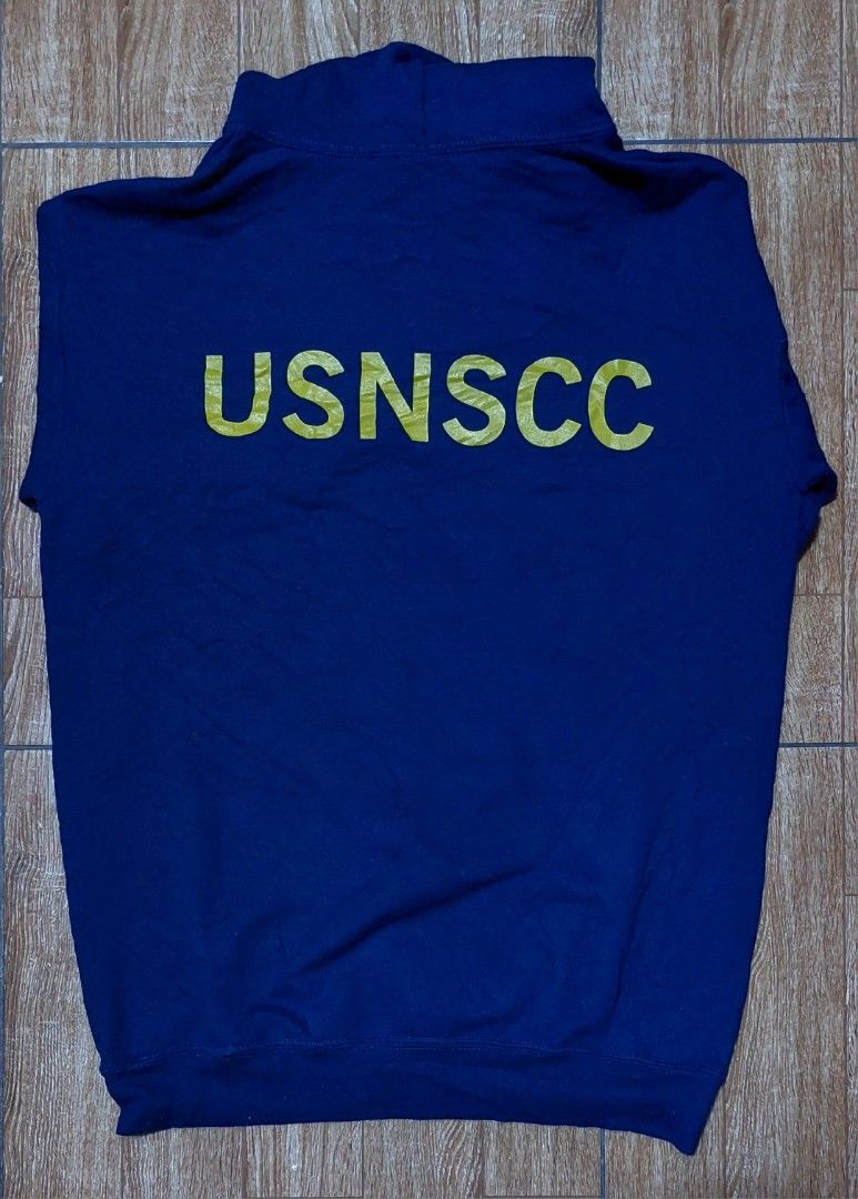 US Navy SCC Hoodie (Category: Activewear) located in Baguio. Submitted by wagwagan_001 (Listing ID 1461489026, Image 2). Description: USNCC Hoodie Excellent condition *Removed tag 20 x 26.5.