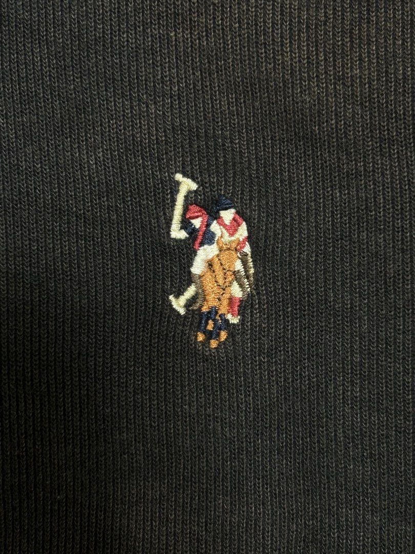 US POLO ASSN. Qzip (Category: Coats, Jackets and Outerwear) located in Caloocan City. Submitted by true_roman_thrift (Listing ID 1461397928, Image 2). Description: Dimes : W24 x L26 Flaws : Sign of Usage Good Condition.