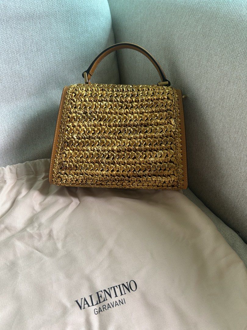 Valentino bag （分類：手袋及銀包）位於 Hong Kong。 由 rutele88 提交（商品編號 1461340007，圖片 3）。簡介： Brand new with receipt 。