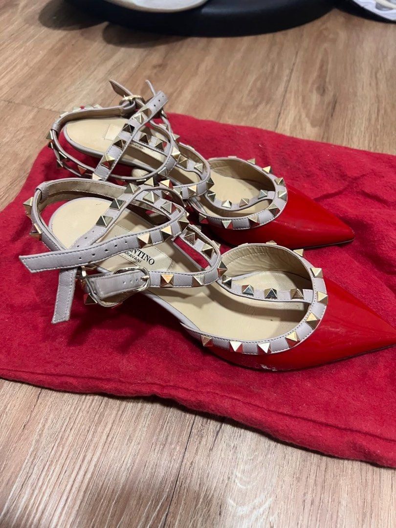 Valentino Garavani (Category: Heels) located in Paranaque City. Submitted by yjjjy (Listing ID 1461418627, Image 1). Description: Pre owned Authentic Valentino Garavani Rock stud Patent Leather With Dust Bag And Box Size/: 36 women’s 📍 PARANAQUE Feel free to authenticate ₱14995.