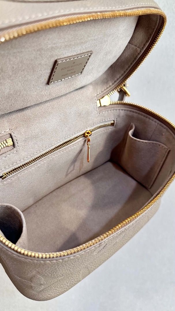 Vanity LV (Category: Luxury Bags & Wallets) located in Quezon City. Submitted by hellopatchi (Listing ID 1461477827, Image 2). Description: LV Vanity Rank A With dustbag & lockset .