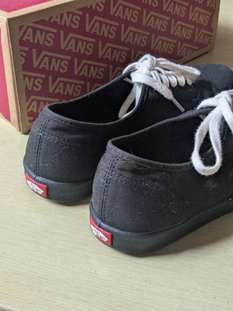 Vans Authentic Low Pro Mens (Category: Sneakers) located in Taytay. Submitted by nmrosario (Listing ID 1461385986, Image 3). Description: Selling Preloved Vans Low Pro Mens worn less than 10 times, no heel drag, well taken care off With Original box and Black lace Rfs: not using it that much.