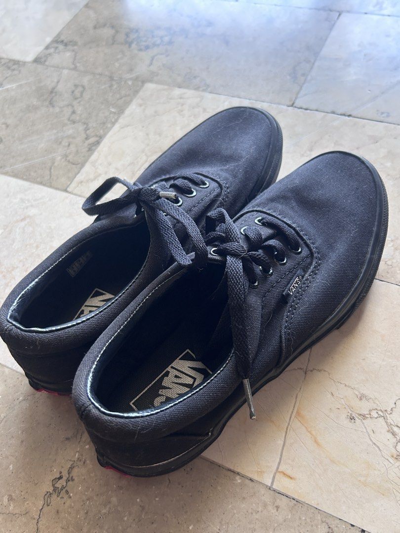 Vans Black (Category: Sneakers) located in Santa Cruz. Submitted by thirftv3rz (Listing ID 1461338057, Image 2). Description: used once.