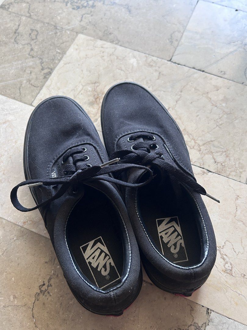 Vans Black (Category: Sneakers) located in Santa Cruz. Submitted by thirftv3rz (Listing ID 1461338057, Image 1). Description: used once.