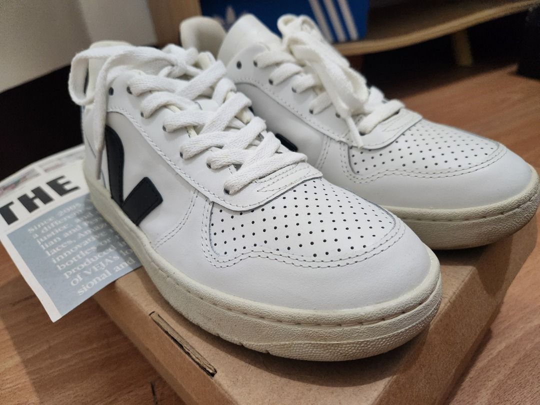 Veja 10 Leather (Category: Sneakers) located in Caloocan City. Submitted by gonzales24 (Listing ID 1461354614, Image 3). Description: Veja 10 Leather Extra White Black Size EU 37 / US 6 / UK 4 Bought 2025 Good Condition Twice lang nagamit.