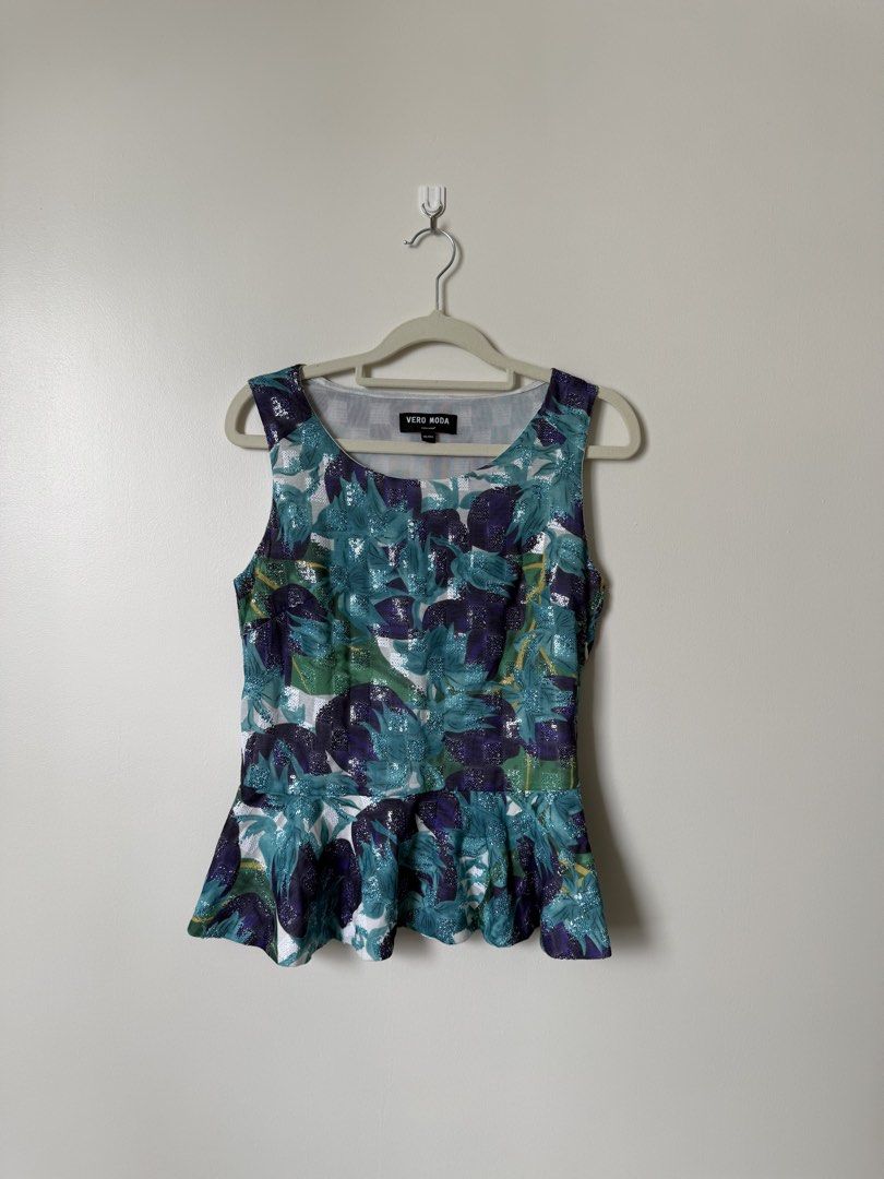Vero Moda Peplum Top with Sequin Detail (Category: Sleeveless) located in Pasig City. Submitted by yensyard__ (Listing ID 1461380090, Image 1). Description: - S-M frame - Sleeveless peplum top from Vero Moda - Vibrant floral print - Subtle sequin embellishments - Flattering peplum hem - Versatile for dressing up or down - Pairs well with skirts or trousers.