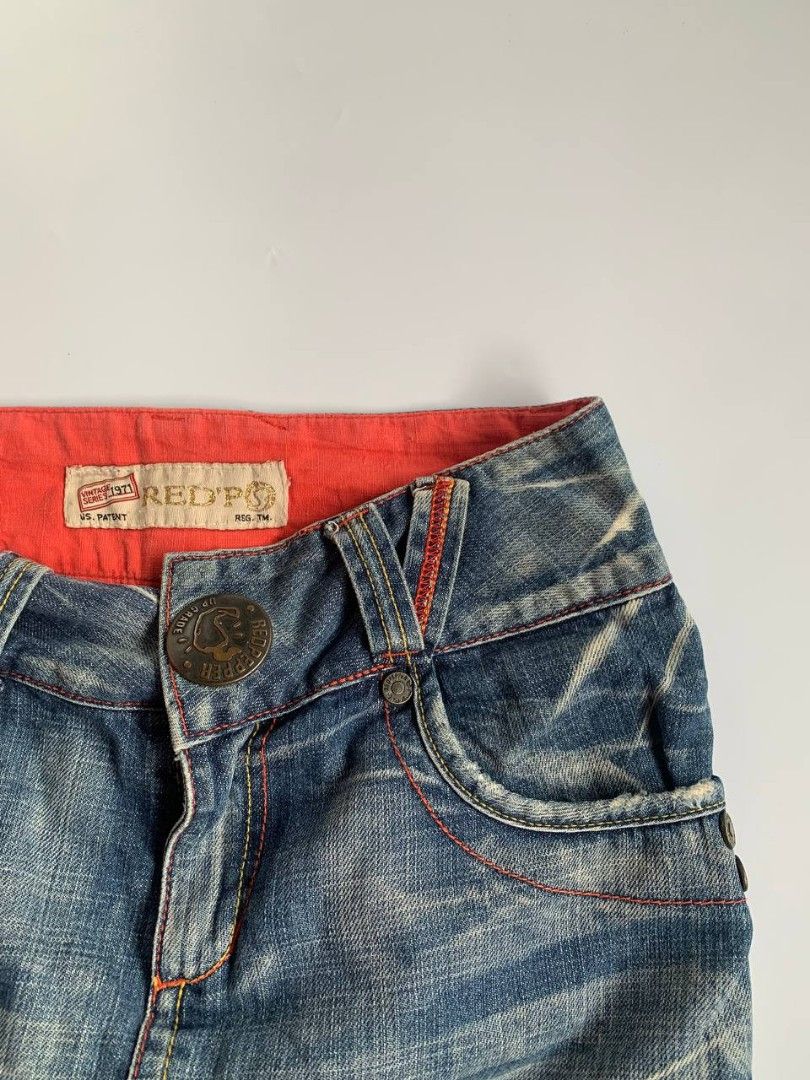 Vintage 1971 Red Pepper Mini skirt (Category: Skirts) located in Angeles City. Submitted by heavenlydiva (Listing ID 1461466339, Image 2). Description: ── ⋆⋅𖤓⋅⋆ ──── ⋆⋅𖤓⋅⋆ ── Waistline: 28 - 29 Length: 15.